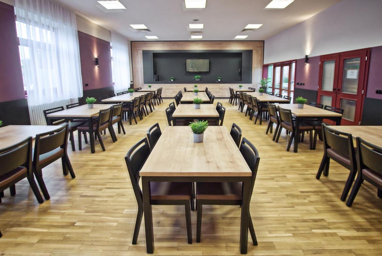 Restaurace A Penzion Praha Dolní Dunajovice Kültér fotó