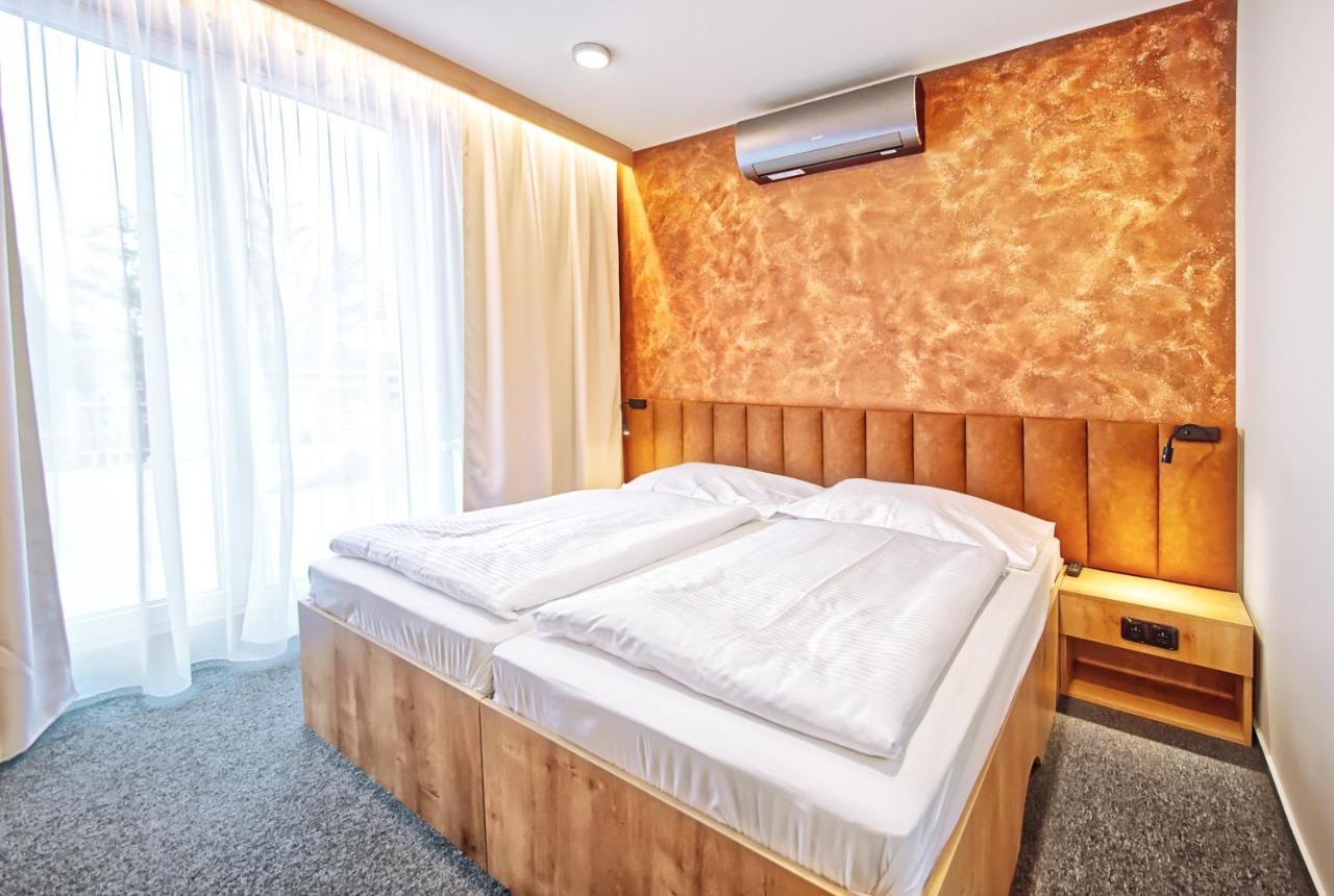 Restaurace A Penzion Praha Dolní Dunajovice Kültér fotó
