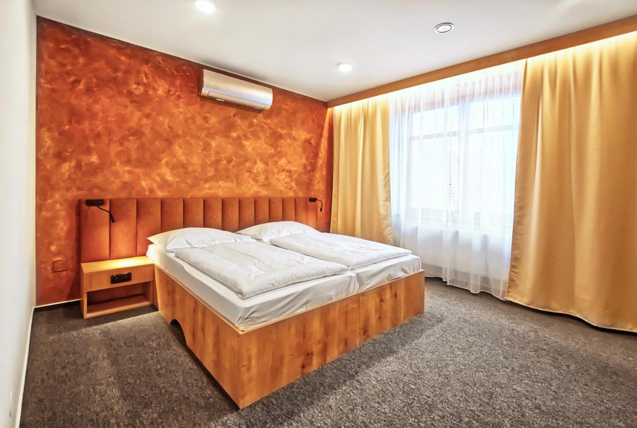 Restaurace A Penzion Praha Dolní Dunajovice Kültér fotó