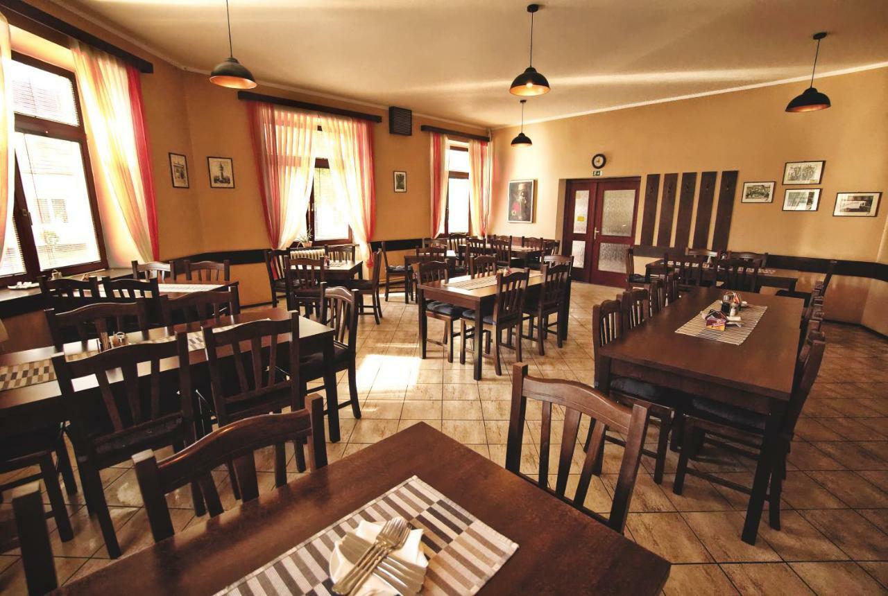 Restaurace A Penzion Praha Dolní Dunajovice Kültér fotó
