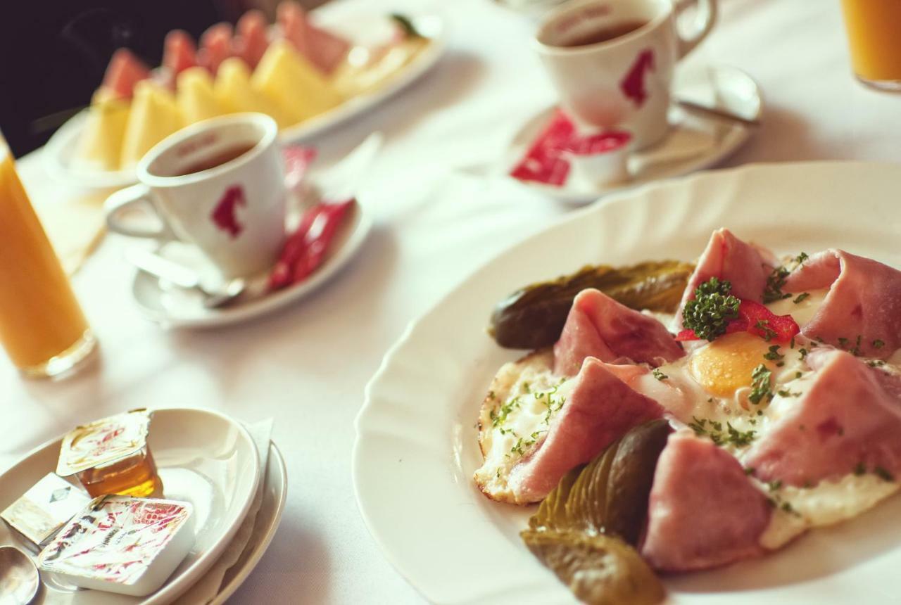 Restaurace A Penzion Praha Dolní Dunajovice Kültér fotó