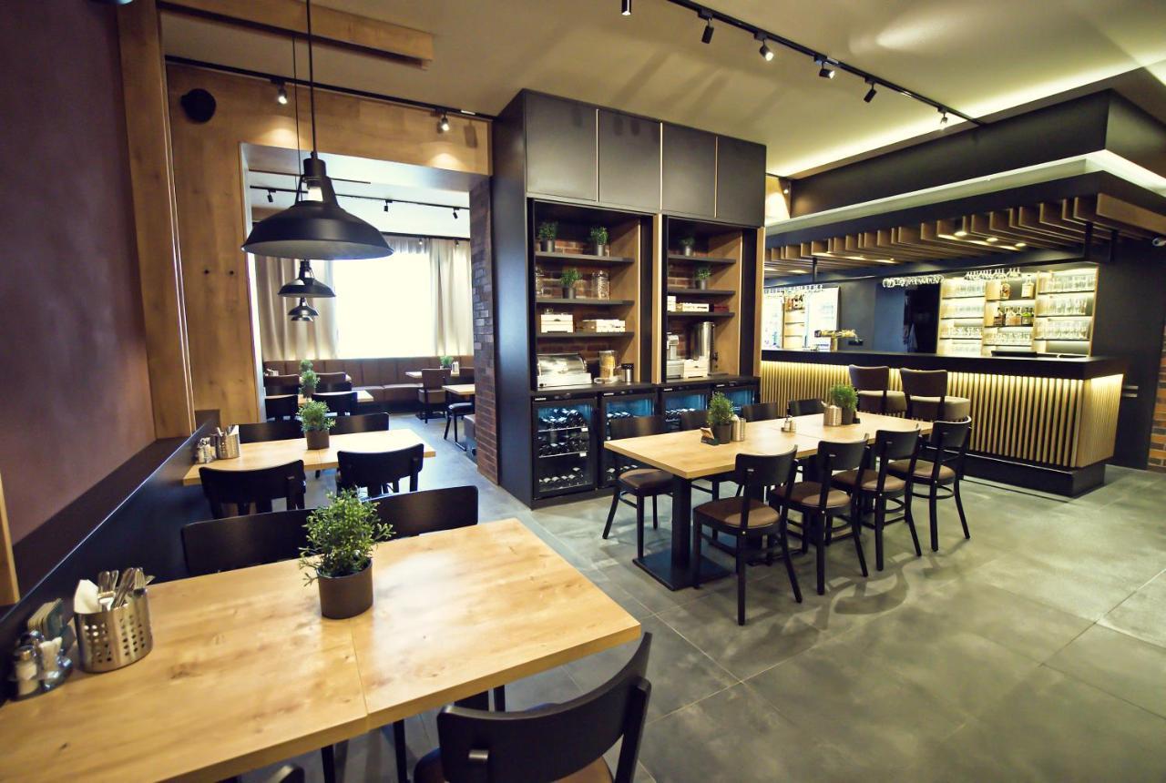 Restaurace A Penzion Praha Dolní Dunajovice Kültér fotó